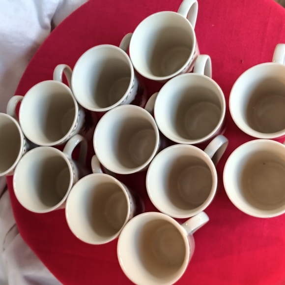 12 MB Merry Brite Mug - Picture 4 of 6